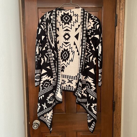 Size Large H&M Divided Aztec waterfall cardigan - Picture 1 of 10